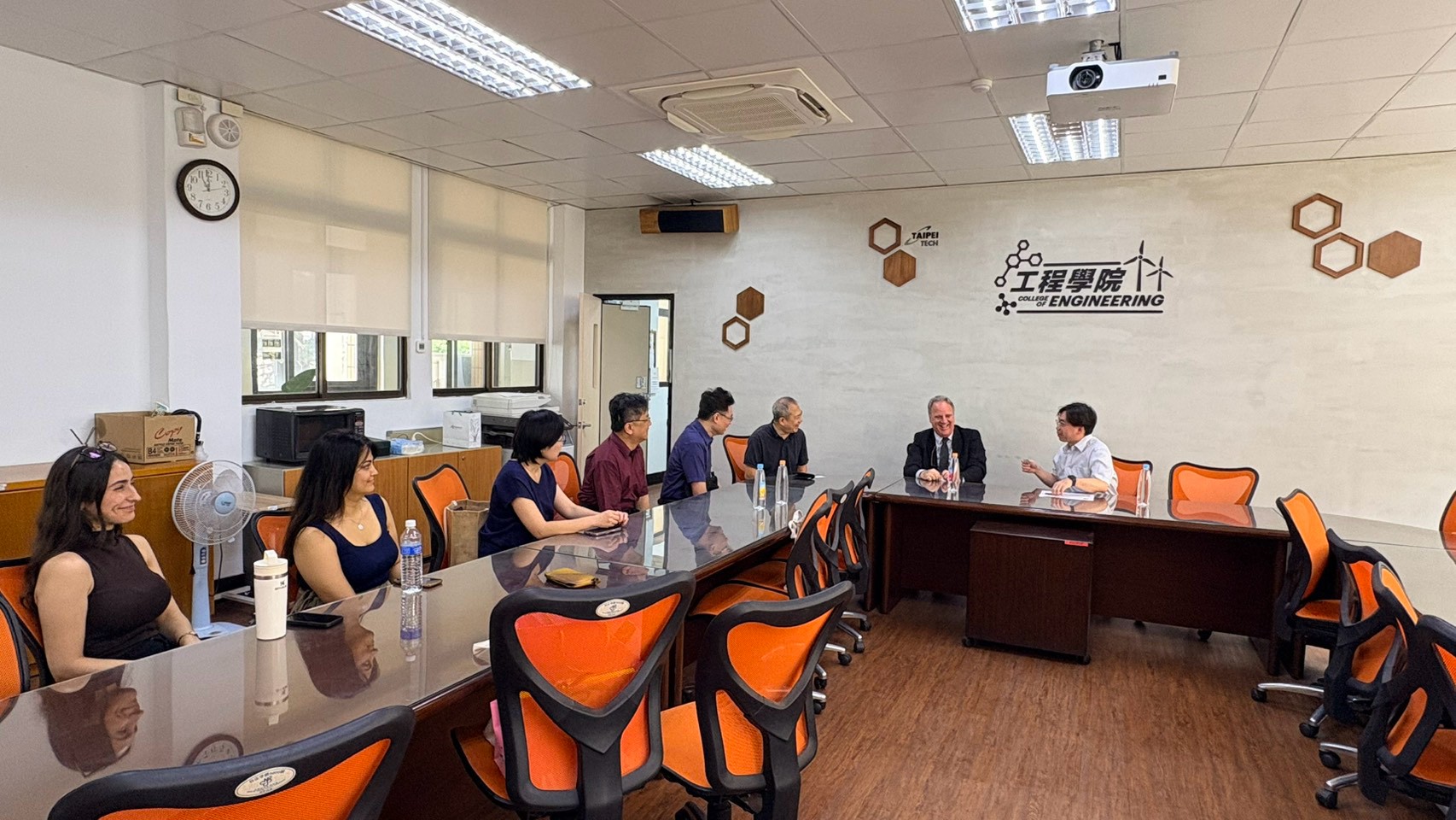 USC scholars hold discussions with the Dean of the School of Engineering and faculty members from the Department of Civil Engineering