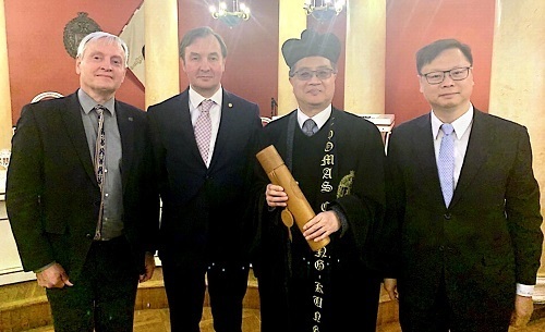 （右起）駐立陶宛代表黃鈞耀、北科大副校長楊重光、立陶宛維爾紐斯大學校長Rimvydas Petrauskas等人合影。